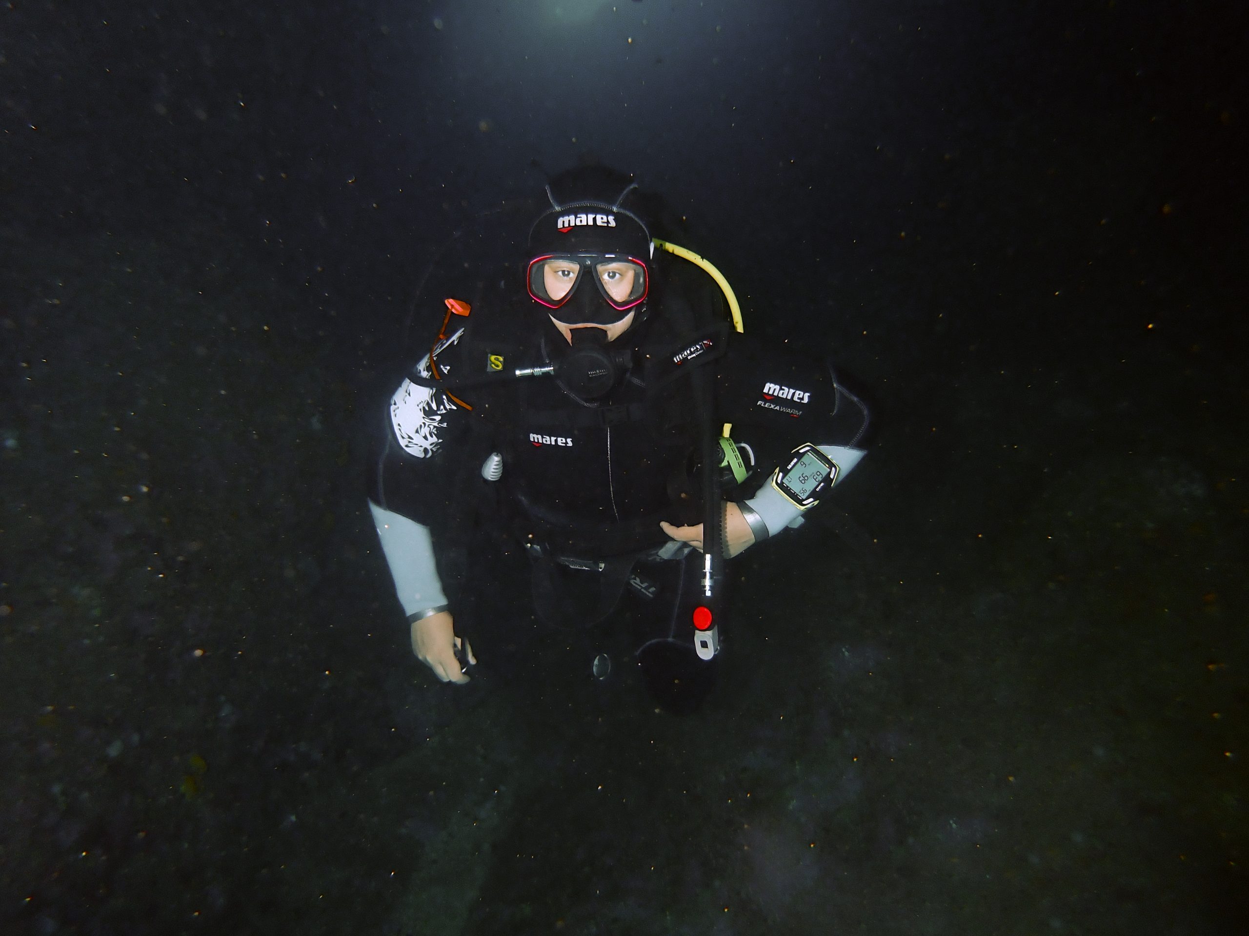 Plongée sous-marine dans une grotte